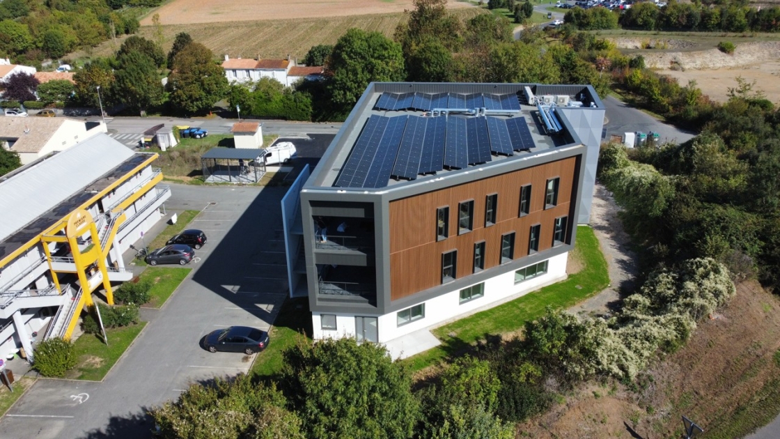 Bâtiment de bureaux à Puilboreau, Charente-Maritime (17), Nouvelle-Aquitaine - Conception et réalisation Espace Engineering Fayat, contractant général et maître d'œuvre