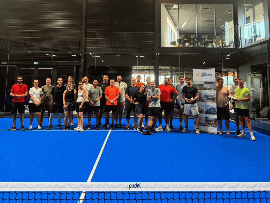Animation padel bâtiment commercial/sportif/loisirs à Le Thou, Charente-Maritime (17), Nouvelle-Aquitaine - conception et réalisation Espace Engineering Fayat, contractant général et maître d'oeuvre