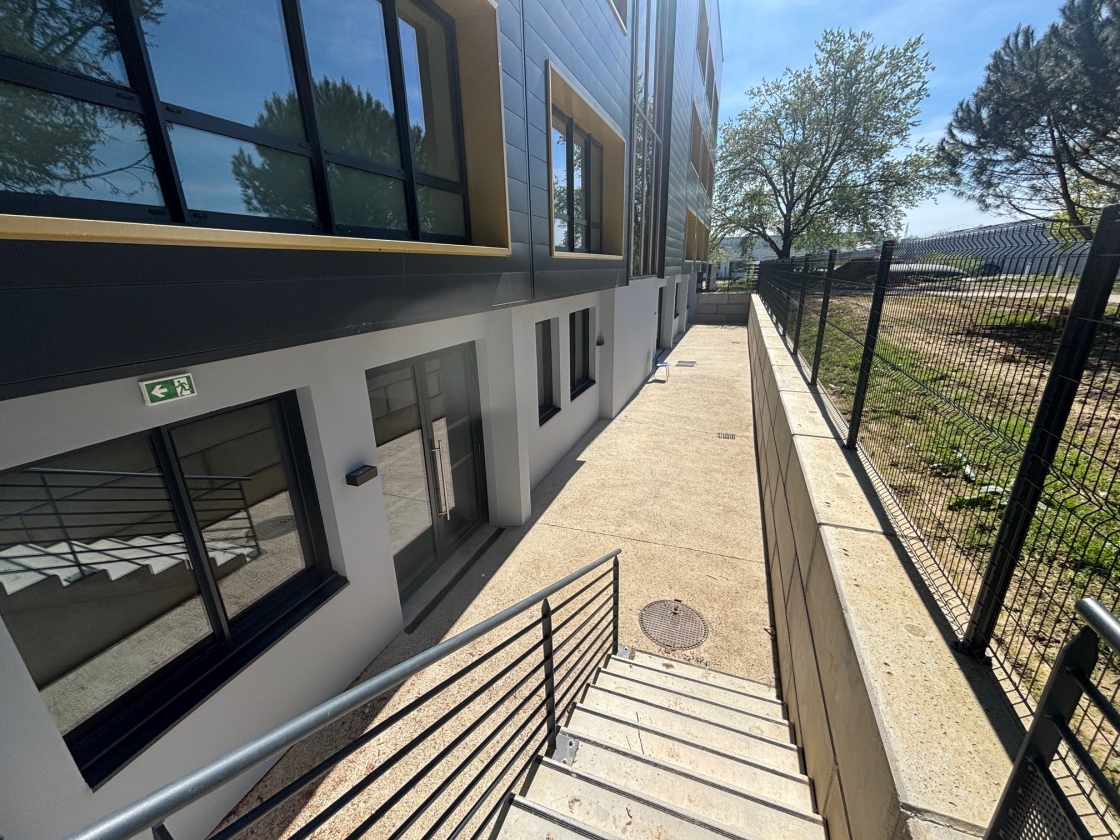 Bâtiment de bureaux Le Kube à Pacé, Ille-et-Vilaine (35), Bretagne - Conception et réalisation Espace Engineering Fayat, contractant général et maître d'œuvre