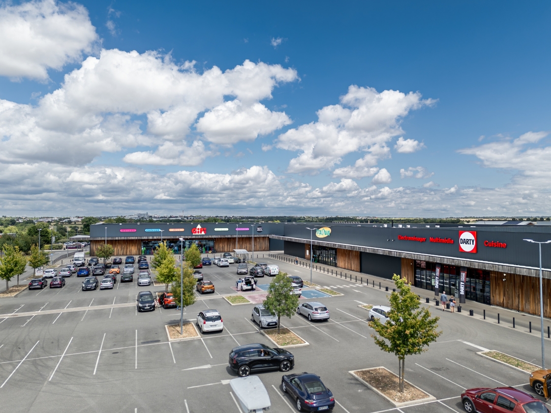 Bâtiments commerciaux Retail Park Niort (79) - conception et réalisation Espace Engineering Fayat
