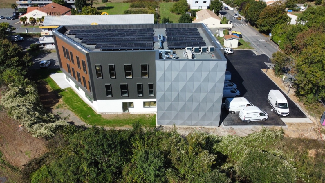 Bâtiment de bureaux à Puilboreau, Charente-Maritime (17), Nouvelle-Aquitaine - Conception et réalisation Espace Engineering Fayat, contractant général et maître d'œuvre
