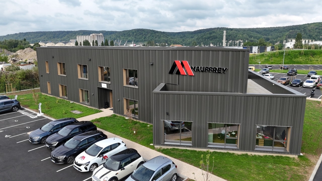 Construction plateforme logistique et bâtiment de bureau à Le Grand-Quevilly, Seine-Maritime (76), Normandie - conception et réalisation Espace Engineering Fayat, contractant général et maître d'œuvre