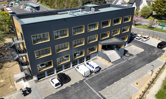 Réhabilitation d'un immeuble de bureaux Le Kube à Pacé, Ille-et-Vilaine (35), Bretagne - conception et réalisation Espace Engineering Fayat, contractant général et maître d'oeuvre