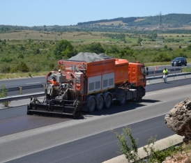 breining-novasealer-on-the-a75-highway-millau-france.jpg