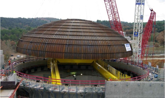 2014-cea-rjh-pose-du-dome-sur-le-pont-polaire.jpg