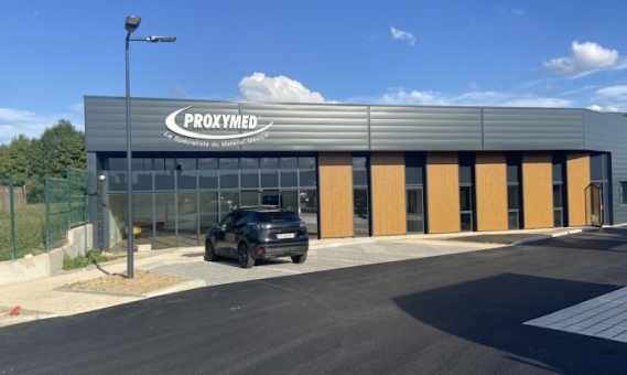 Bâtiment commercial Proxymed à Granville, Manche (50), Normandie - Conception et réalisation Espace Engineering Fayat, contractant général et maître d'œuvre