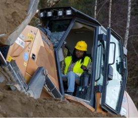 Apprentie en conduite d'engin