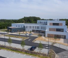Construction bâtiment de bureau et entrepôt logistique AVEM à Bruz, Ille-et-Vilaine (35), Bretagne - conception et réalisation Espace Engineering Fayat, contractant général et maître d'oeuvre