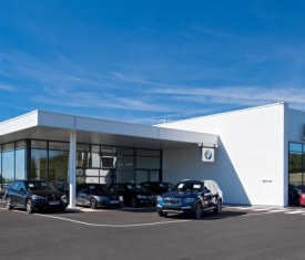 Bâtiment commercial BMW à Saumur, Maine-et-Loire (49), Pays de la Loire - Conception et réalisation Espace Engineering Fayat, contractant général et maître d'œuvre