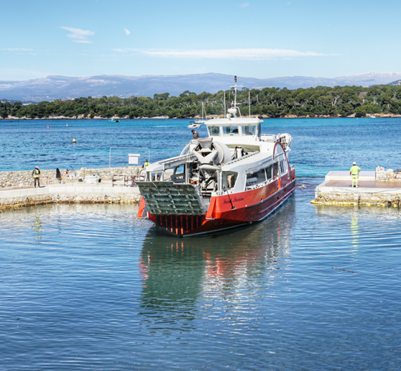 Ile Saint-Honorat - vue bateau port razel  bec