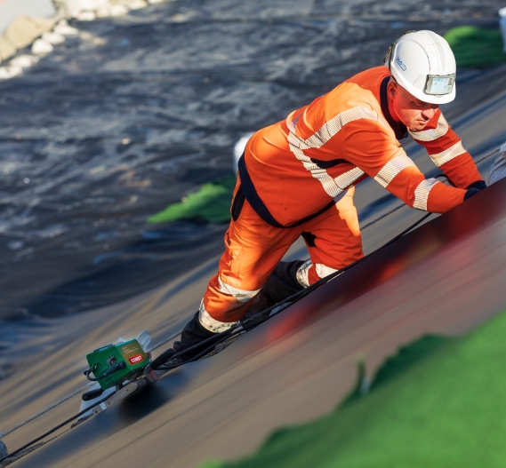Soudeur GEObio dans le talus