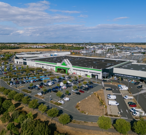 Réhabilitation bâtiment commercial Leroy Merlin à La Rochelle, Charente-Maritime (17), Nouvelle-Aquitaine - conception et réalisation Espace Engineering Fayat contractant général et maître d'oeuvre