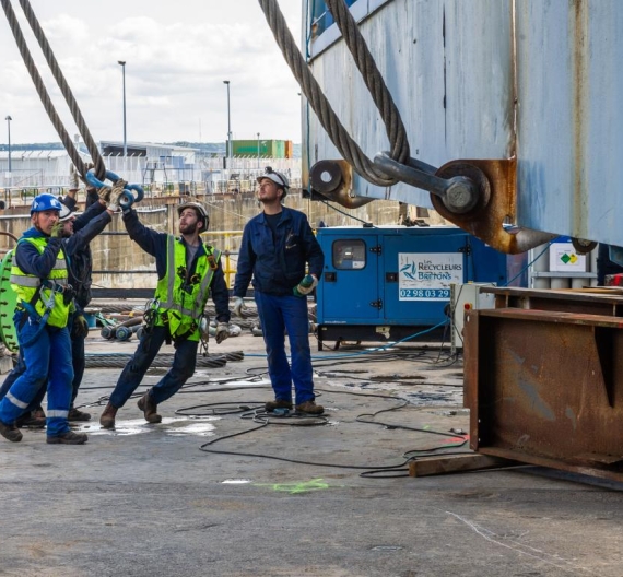 Activités de services: conseil, maintenance et rénovation