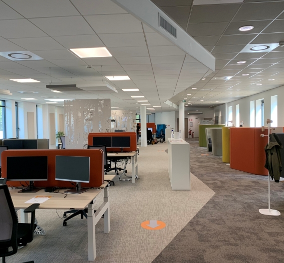 Aménagement intérieur bâtiment de bureaux Avem à Bruz, Ille-et-Vilaine (35), Bretagne - Conception et réalisation Espace Engineering Fayat, contractant général et maître d'œuvre