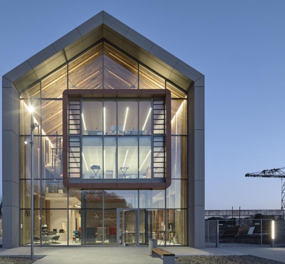 Vu de l'extérieur de la salle à tracer des Anciens Chantiers Dubigeon