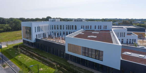 Construction bâtiment de bureau et entrepôt logistique AVEM à Bruz, Ille-et-Vilaine (35), Bretagne - conception et réalisation Espace Engineering Fayat, contractant général et maître d'oeuvre