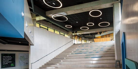 Aménagement intérieur bâtiment d'enseignement The Land 2 à Rennes, Ille-et-Vilaine (35), Bretagne - Conception et réalisation Espace Engineering Fayat, contractant général et maître d'œuvre