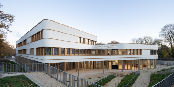 Vue façade du collège de Massy Claudine Herman