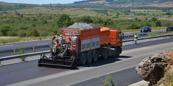 breining-novasealer-on-the-a75-highway-millau-france.jpg