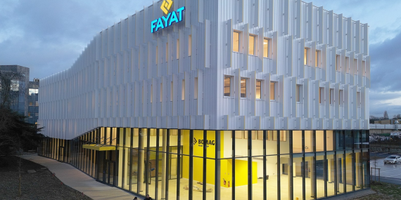 Vue nuit facade extérieure BOAMG