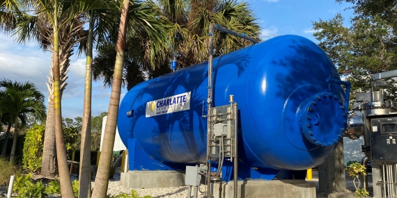 Réservoir de 26 500 L, sans vessie, sous-pression, avec compresseur, en Floride - Comté de Collier