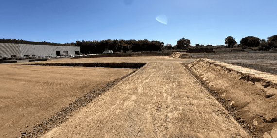 Terrassement chantier Rousseau à Lanrodec, Côtes-d'Armor (22), Bretagne - conception et réalisation Espace Engineering Fayat, contractant général et maître d'oeuvre