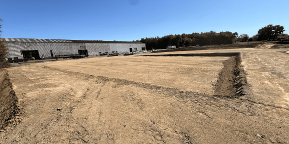 Terrassement chantier Rousseau à Lanrodec, Côtes-d'Armor (22), Bretagne - conception et réalisation Espace Engineering Fayat, contractant général et maître d'oeuvre