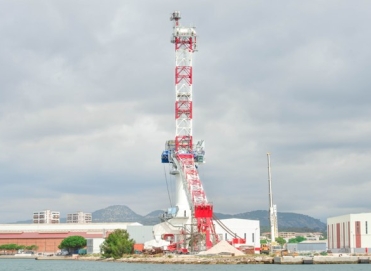 grue sécurisée en construction par Joseph Paris à Toulon
