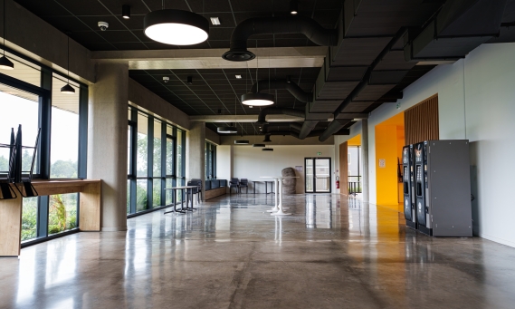 Aménagement intérieur bâtiment d'enseignement The Land 2 à Rennes, Ille-et-Vilaine (35), Bretagne - Conception et réalisation Espace Engineering Fayat, contractant général et maître d'œuvre