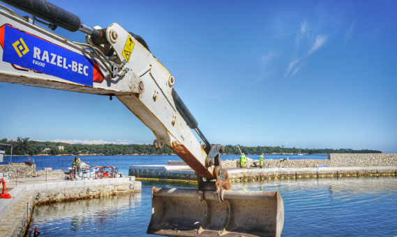 Un chantier maritime à fortes contraintes Razel-Bec