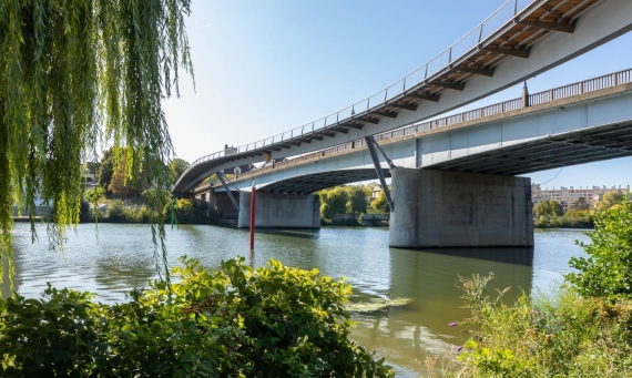 vue de côté de la blanchisserie de la passerelle de l'île aux dames