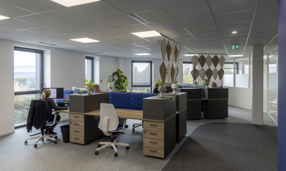 Aménagement intérieur bâtiment de bureaux à Puilboreau, Charente-Maritime (17), Nouvelle-Aquitaine - Conception et réalisation Espace Engineering Fayat, contractant général et maître d'œuvre