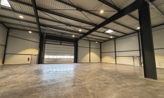 Aménagement intérieur bâtiment industriel Newloc à Carquefou (44), Loire-Atlantique, Pays de la Loire - Conception et réalisation Espace Engineering Fayat, contractant général et maître d'œuvre