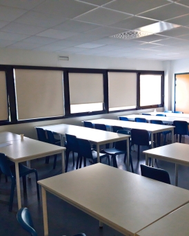 Salle de classe avant rénovation bâtiment d'enseignement AFTEC à Rennes, Ille-et-Vilaine (35), Bretagne - conception et réalisation Espace Engineering Fayat, contractant général et maître d'oeuvre