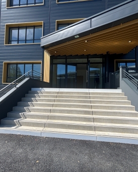 Réhabilitation bâtiment de bureaux le Kube à Pacé, Ille-et-Vilaine (35), Bretagne - conception et réalisation Espace Engineering Fayat contractant général, maître d'œuvre et architecture