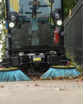 RAVO R1 brushes in operation.