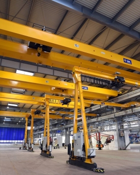 portique de manutention industriel