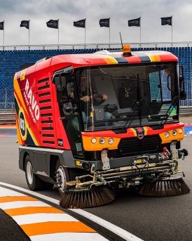 R5 sweeper in action, sweeping on the race track.