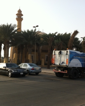 M6 truck-mounted sweeper.
