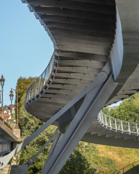 Vu du dessous de la passerelle de l'île aux dames