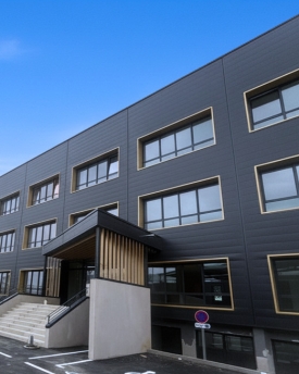 Bâtiment de bureaux multi preneur réhabilité à Pacé, Ille-et-Vilaine (35), Bretagne - conception et réalisation Espace Engineering Fayat, contractant général, maître d'oeuvre et architecture