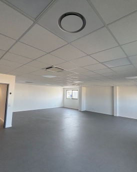 Aménagement intérieur bâtiment industriel Newloc à Carquefou (44), Loire-Atlantique, Pays de la Loire - Conception et réalisation Espace Engineering Fayat, contractant général et maître d'œuvre
