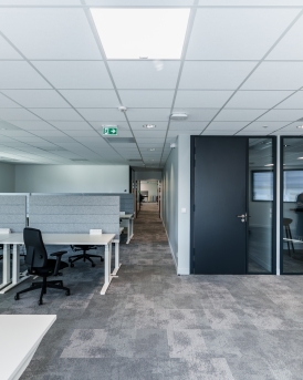 Réhabilitation partie bureaux bâtiment industriel JBT Marel à Baud, Morbihan (56), Bretagne- conception et réalisation Espace Engineering Fayat, contractant général et maître d'oeuvre