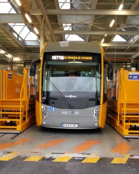 plateforme élévatrice électrique avec bus