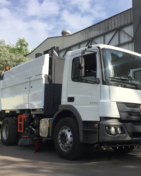 M6 truck-mounted sweeper.