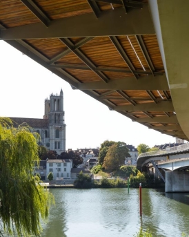 Vu du dessous de la passerelle de l'île aux dames