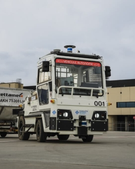 2023_02_28_pr_autonomous-baggage-tractor-at-fra_en-1-1024x683.jpg