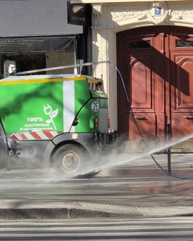 E2w with spray lance Paris.jpg