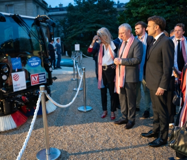 Le président de la République française et la Mathieu Ravo E2