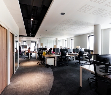 Aménagement intérieur bâtiment de bureaux Digital Park à Rennes, Ille-et-Vilaine (35), Bretagne - Conception et réalisation Espace Engineering Fayat, contractant général et maître d'œuvre